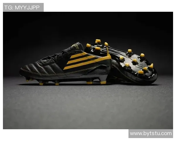 经典复古风潮回归 男款足球鞋推荐与搭配指南