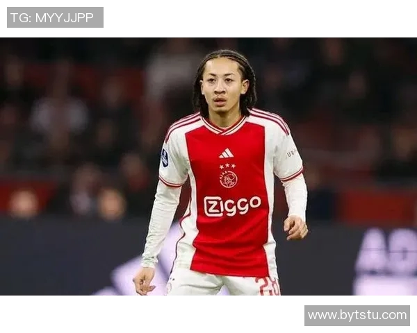 足球巨星无奈时刻：梦想与现实之间的挣扎与坚持